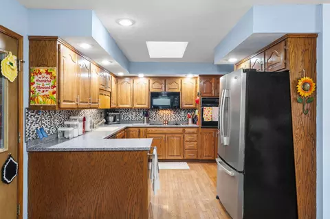 Kitchen - 1102 Highland Dr, Aurora, MO 65605 photo 1 of 4