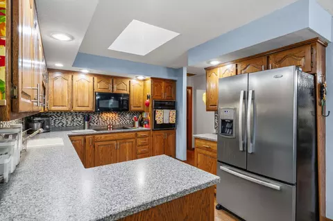 Kitchen - 1102 Highland Dr, Aurora, MO 65605 photo 2 of 4