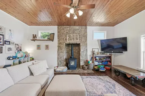 Living - 2256 E 15th St, Carthage, MO 64836 photo 3 of 7