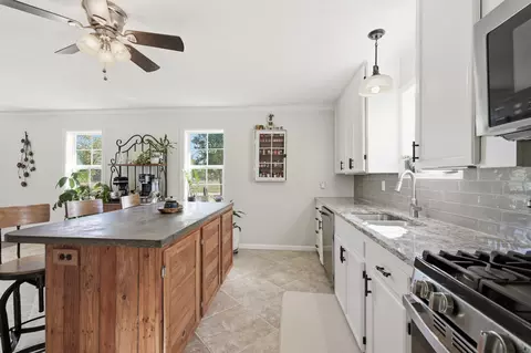 Kitchen - 2256 E 15th St, Carthage, MO 64836 photo 4 of 5