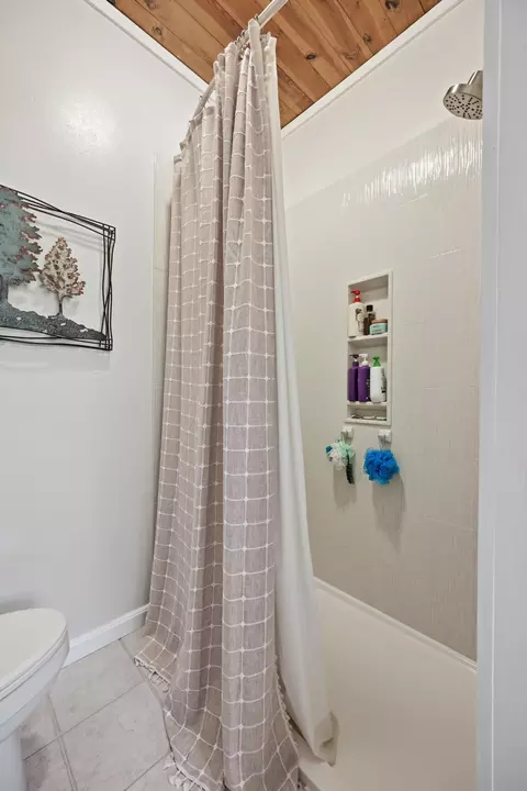 Bath - 2256 E 15th St, Carthage, MO 64836 photo 7 of 7