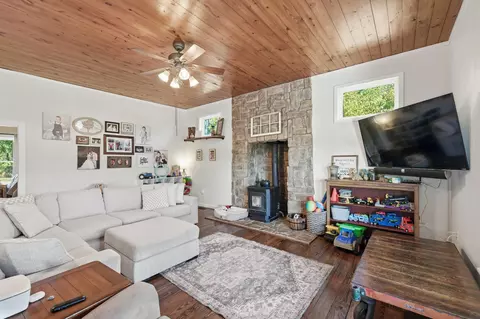Living - 2256 E 15th St, Carthage, MO 64836 photo 5 of 7