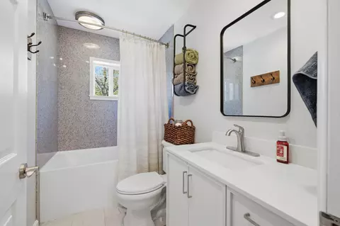 Bath - 2256 E 15th St, Carthage, MO 64836 photo 1 of 7