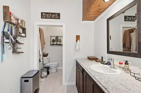Bath - 2256 E 15th St, Carthage, MO 64836 photo 5 of 7