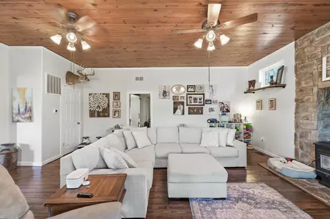 Living - 2256 E 15th St, Carthage, MO 64836 photo 6 of 7