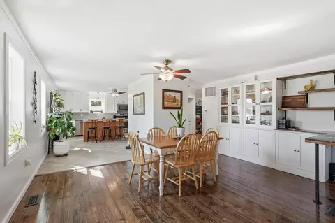 Dining - 2256 E 15th St, Carthage, MO 64836 photo 2 of 4