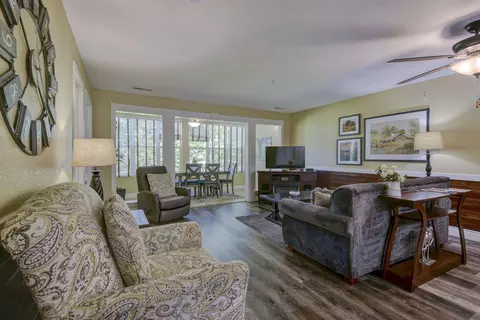 Living - 200 Golfview Dr #C7, Branson, MO 65616 photo 2 of 4