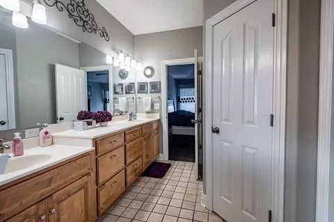 Bath - 4406 N 8th St, Ozark, MO 65721 photo 3 of 5