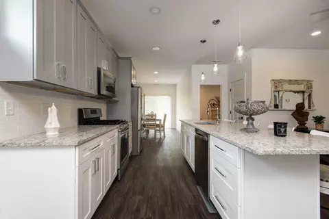 Entry Way - 2946 W Olive St, Springfield, MO 65802 photo 1 of 2
