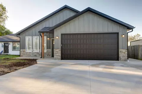 Exterior - 2946 W Olive St, Springfield, MO 65802 photo 2 of 10