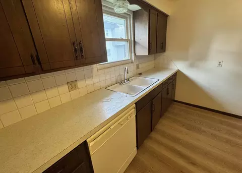 Kitchen - 2052 S Barcliff Ave, Springfield, MO 65804 photo 2 of 2