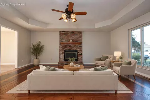 Living - 410 Spruce Ave, Nixa, MO 65714 photo 2 of 7