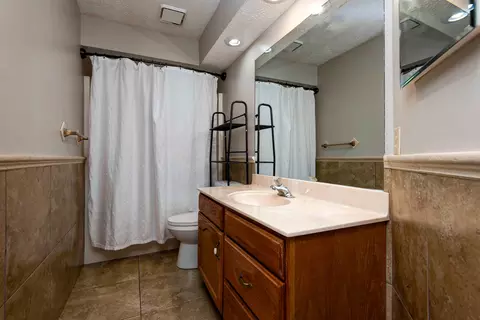 Bath - 410 Spruce Ave, Nixa, MO 65714 photo 2 of 2