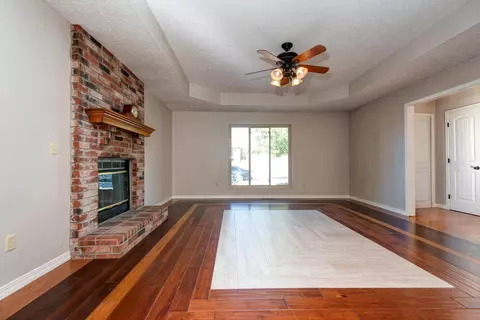 Living - 410 Spruce Ave, Nixa, MO 65714 photo 3 of 7