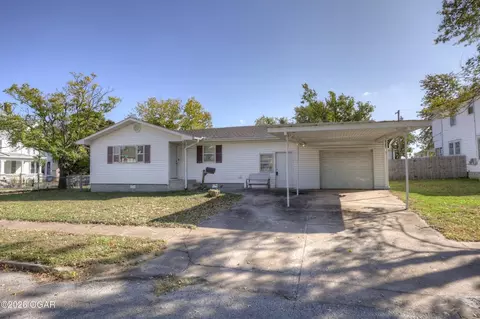 203 S Liberty St, Webb City, MO 64870