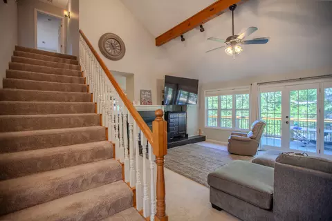 Entry Way - 2546 S Chapel Dr, Springfield, MO 65809 photo 2 of 3