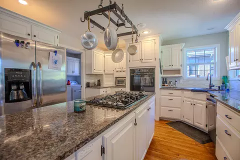 Kitchen - 2546 S Chapel Dr, Springfield, MO 65809 photo 1 of 3