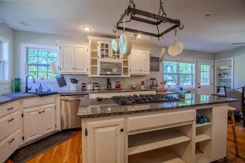 Kitchen - 2546 S Chapel Dr, Springfield, MO 65809 photo 2 of 3