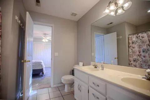 Bath - 2546 S Chapel Dr, Springfield, MO 65809 photo 4 of 5