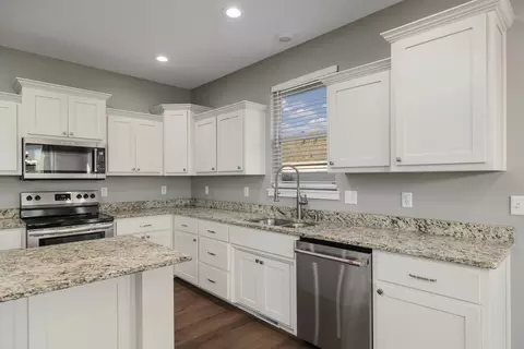 Kitchen - 1910 E Whetstone Dr, Ozark, MO 65721 photo 4 of 5