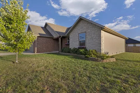 Exterior - 1910 E Whetstone Dr, Ozark, MO 65721 photo 2 of 10