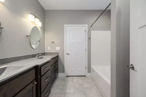Bath - 1910 E Whetstone Dr, Ozark, MO 65721 photo 5 of 7