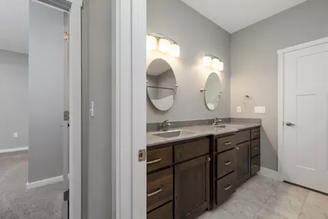 Bath - 1910 E Whetstone Dr, Ozark, MO 65721 photo 4 of 7