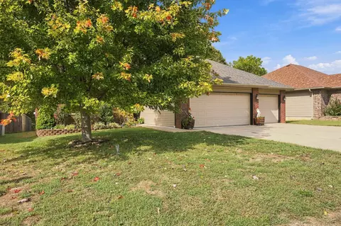 Exterior - 2107 S Fisk Ave, Springfield, MO 65807 photo 2 of 7