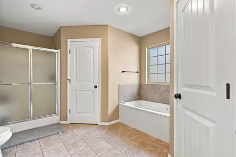 Bath - 2107 S Fisk Ave, Springfield, MO 65807 photo 4 of 5