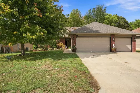 Exterior - 2107 S Fisk Ave, Springfield, MO 65807 photo 3 of 7