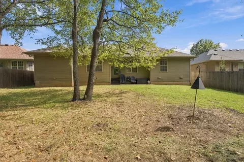 Exterior - 2107 S Fisk Ave, Springfield, MO 65807 photo 6 of 7