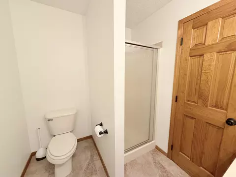 Bath - 4210 S Mentor Ave, Springfield, MO 65804 photo 2 of 3