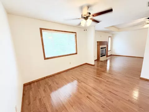 Living - 4210 S Mentor Ave, Springfield, MO 65804 photo 4 of 5