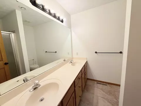 Bath - 4210 S Mentor Ave, Springfield, MO 65804 photo 1 of 3