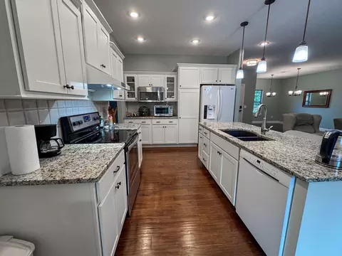 Kitchen - 5618 E Pearson Pkwy, Strafford, MO 65757 photo 4 of 5