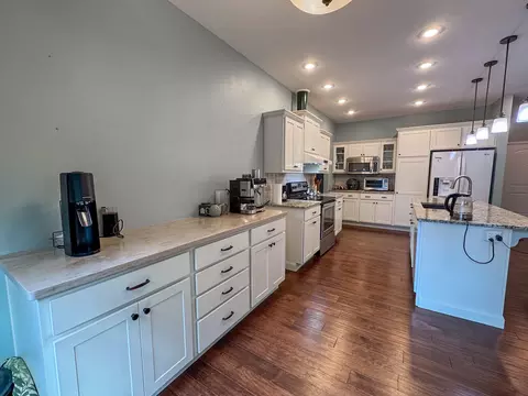 Kitchen - 5618 E Pearson Pkwy, Strafford, MO 65757 photo 3 of 5