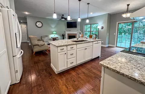 Kitchen - 5618 E Pearson Pkwy, Strafford, MO 65757 photo 5 of 5