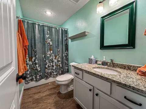 Bath - 5618 E Pearson Pkwy, Strafford, MO 65757 photo 4 of 6