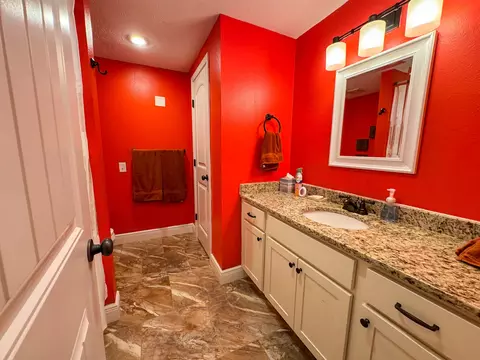 Bath - 5618 E Pearson Pkwy, Strafford, MO 65757 photo 5 of 6