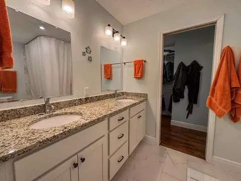 Bath - 5618 E Pearson Pkwy, Strafford, MO 65757 photo 1 of 6