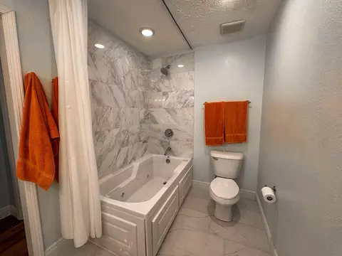 Bath - 5618 E Pearson Pkwy, Strafford, MO 65757 photo 3 of 6