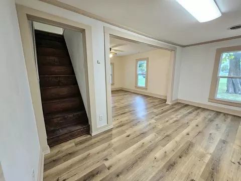 Living - 314 E Jackson St, Marshfield, MO 65706 photo 4 of 4