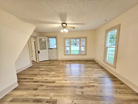 Living - 314 E Jackson St, Marshfield, MO 65706 photo 2 of 4