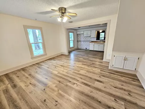 Living - 314 E Jackson St, Marshfield, MO 65706 photo 1 of 4
