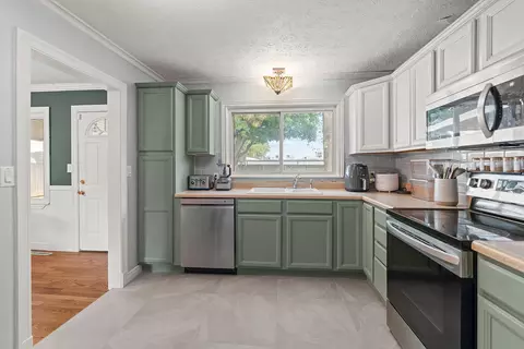 Kitchen - 514 S Belcrest Ave, Springfield, MO 65802 photo 2 of 2
