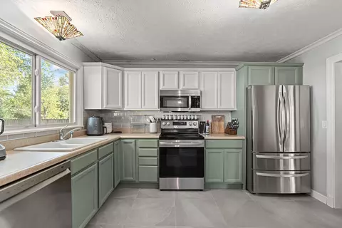 Kitchen - 514 S Belcrest Ave, Springfield, MO 65802 photo 1 of 2
