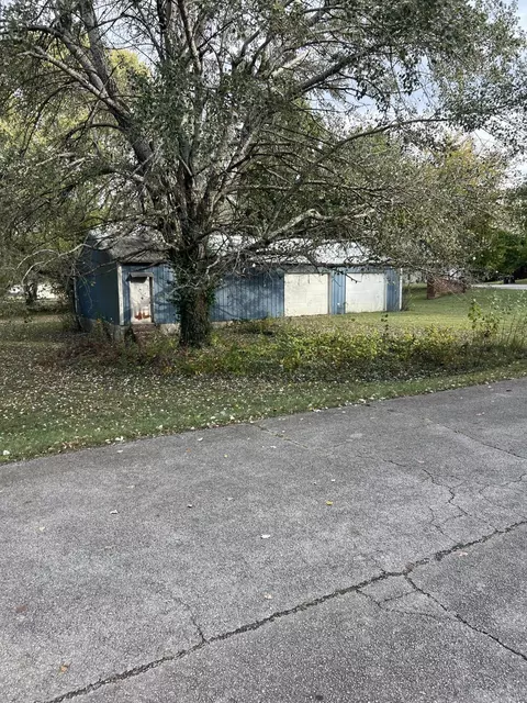 1406 S Mcphail Dr, Aurora, MO 65605 photo 5