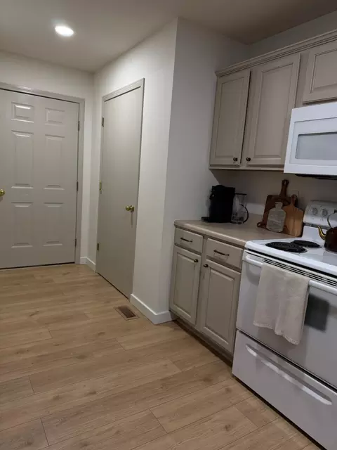 Kitchen - 918 W Dustin Ln, Nixa, MO 65714 photo 3 of 4