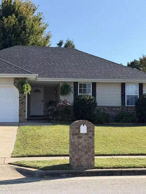 Exterior - 918 W Dustin Ln, Nixa, MO 65714 photo 2 of 3