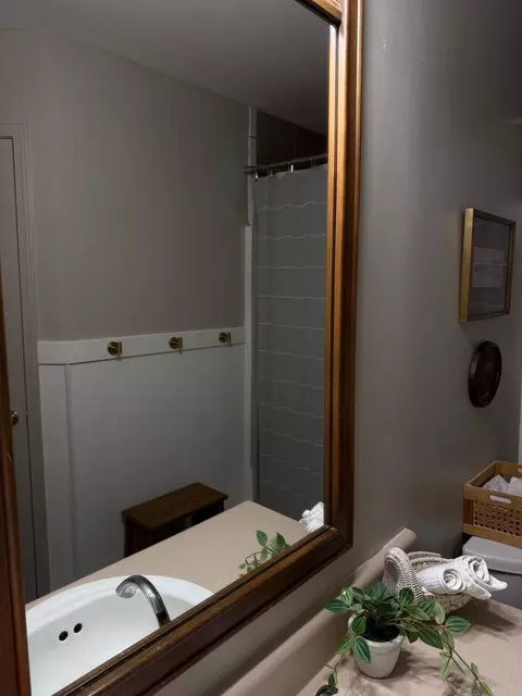 Bath - 918 W Dustin Ln, Nixa, MO 65714 photo 5 of 5